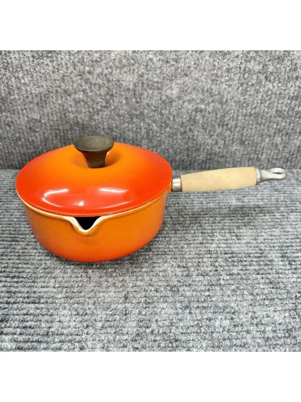 Le Creuset Saucepan Pour Spout Flame Orange # 18 Cast Iron with Lid Wood Handle